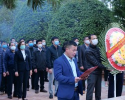 Viếng các Anh hùng liệt sỹ tại đài tưởng niệm nhân dịp Tết Nguyên đán xuân Nhâm Dần 2022