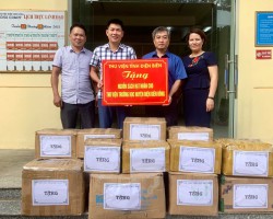 THƯ VIỆN TỈNH ĐIỆN BIÊN TẶNG NGUỒN SÁCH HẠT NHÂN CHO THƯ VIỆN TRƯỜNG HỌC HUYỆN ĐIỆN BIÊN ĐÔNG